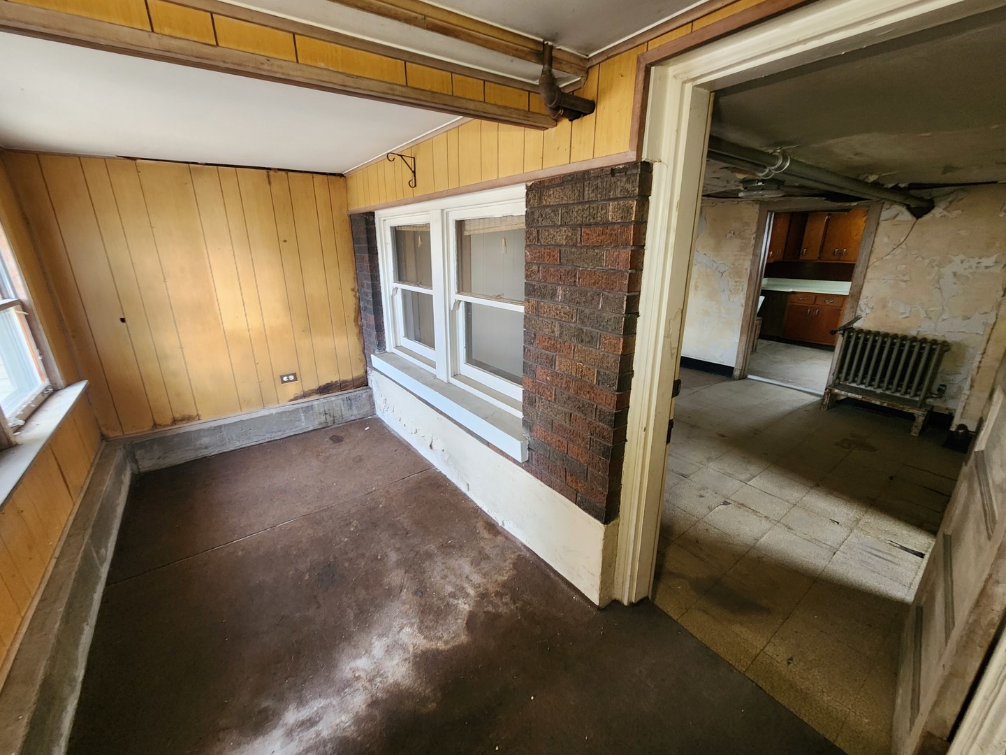 2753 W 47th Street Property Photo 3