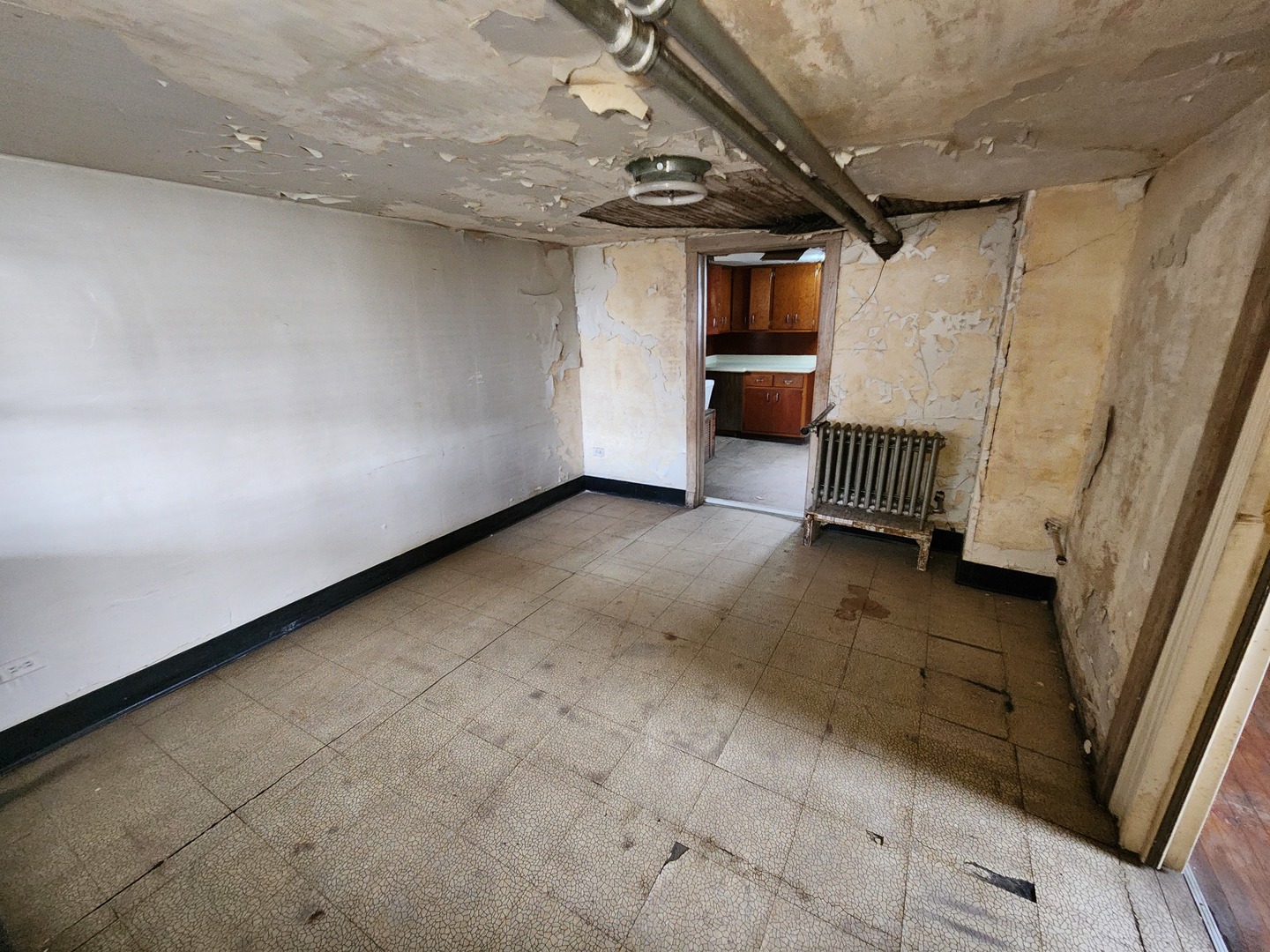 2753 W 47th Street Property Photo 4