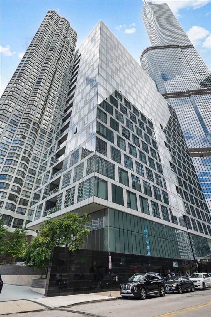 403 N Wabash Avenue 10B Property Photo 1