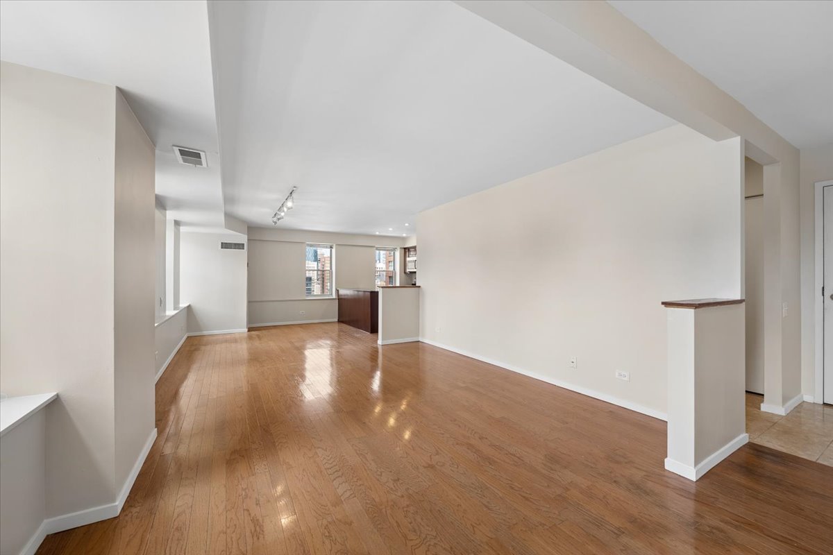 40 E 9th Street 1512 Property Photo 17
