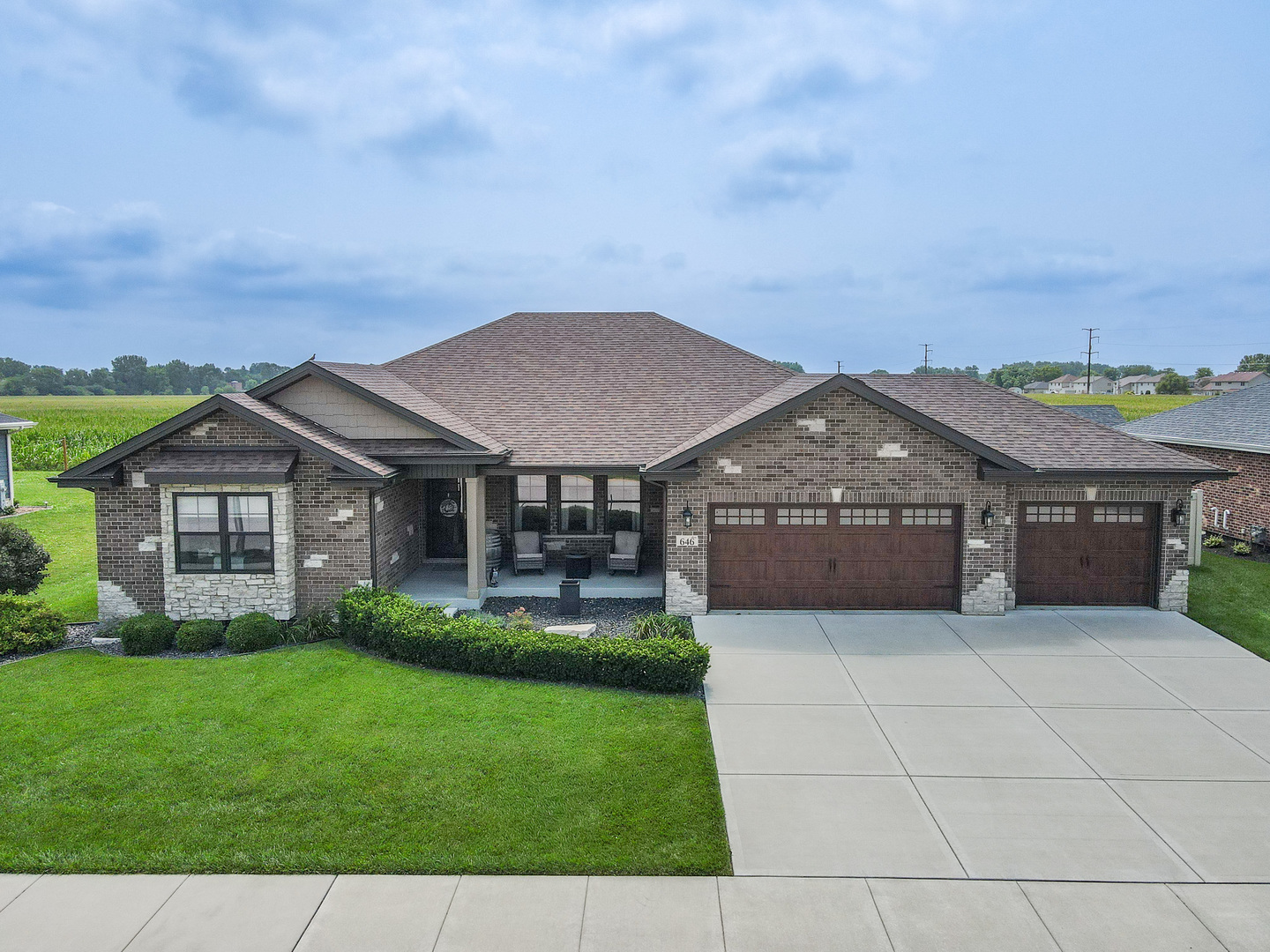 646 S Poplar Circle Property Photo 1