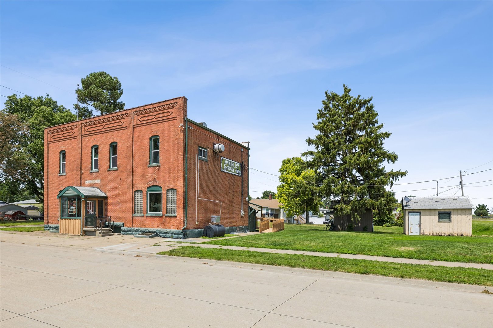 2301 Mckinley Street Property Photo 4