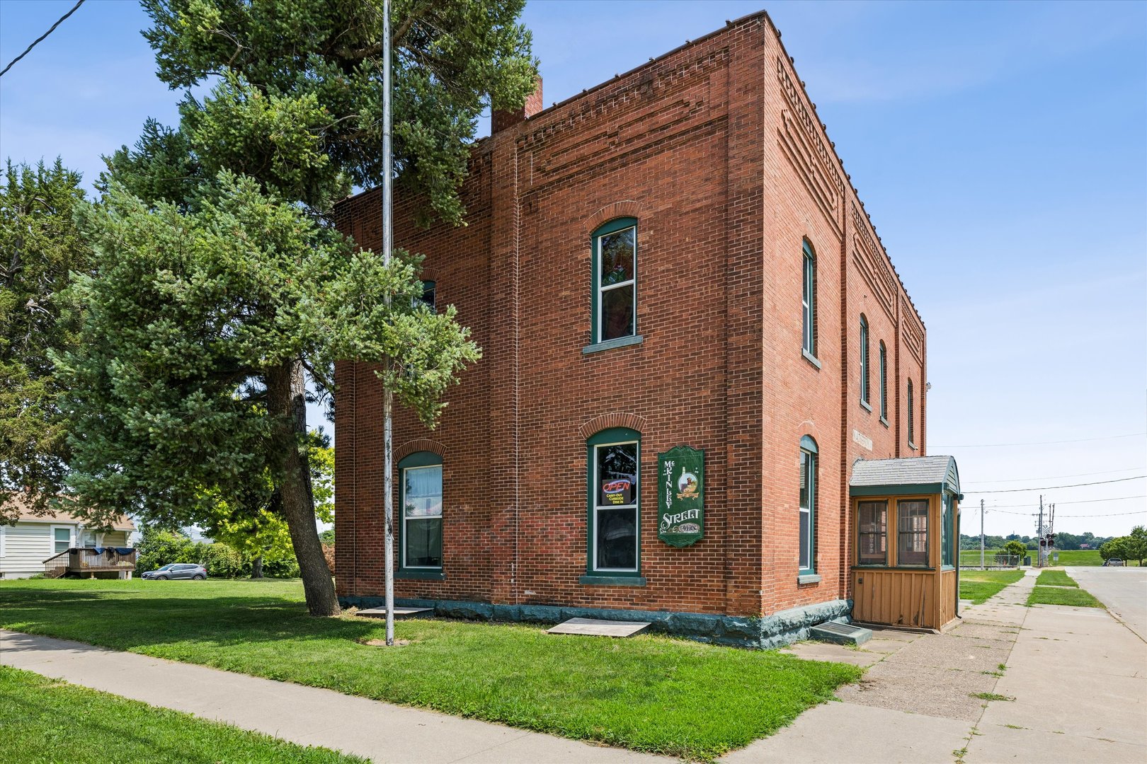 2301 Mckinley Street Property Photo 8