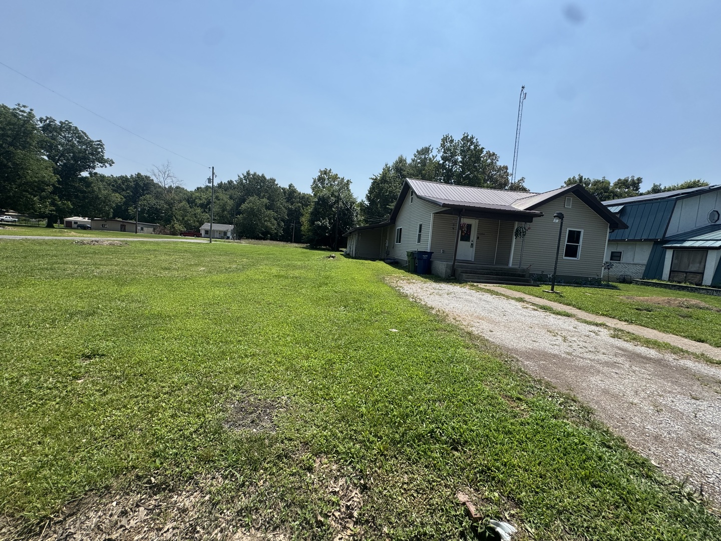 1204 W Oak Street Property Photo 6