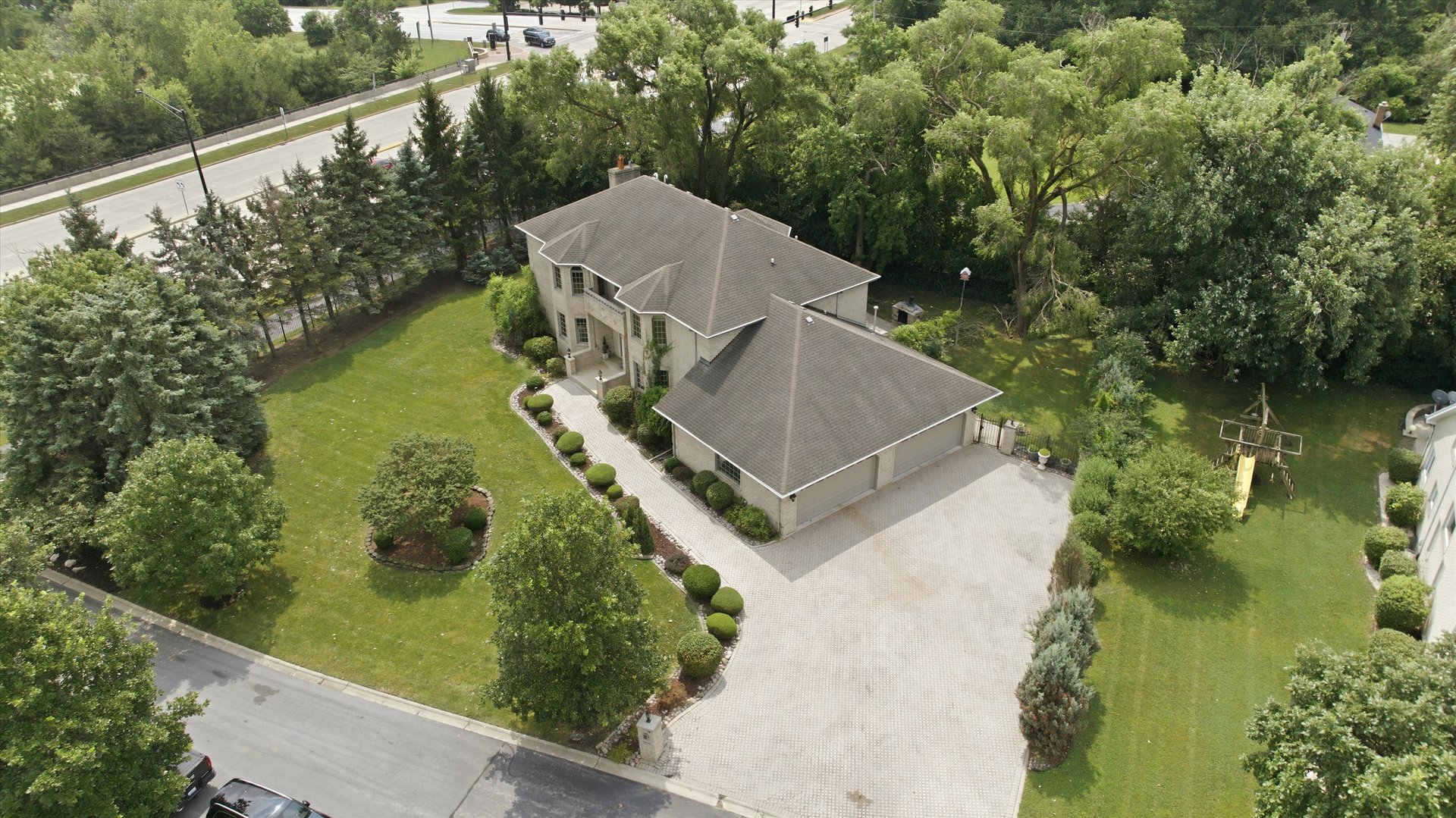 9611 Kris Trail Property Photo 4