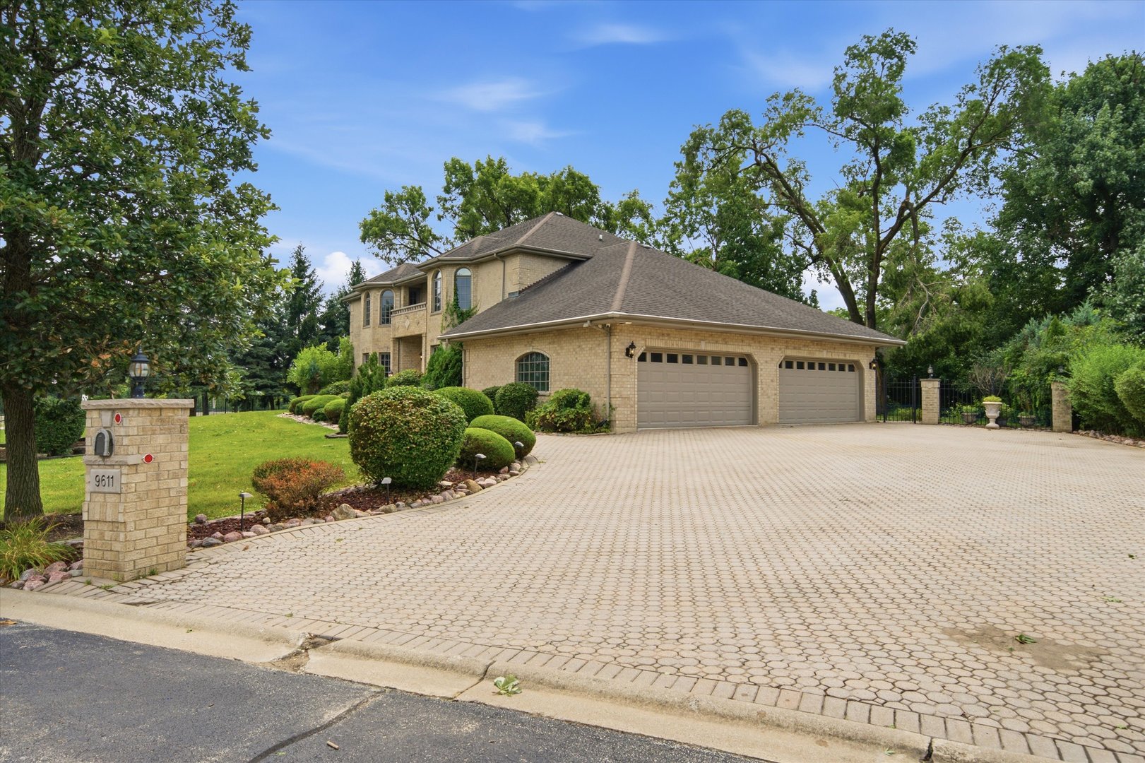 9611 Kris Trail Property Photo 5