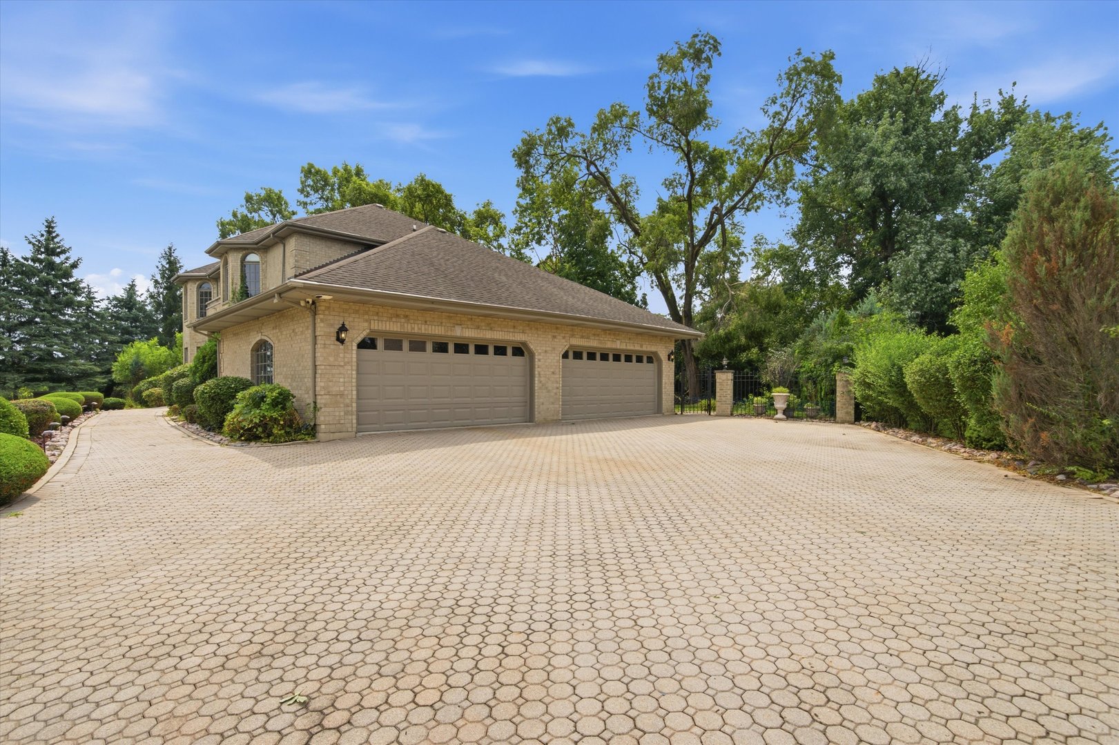 9611 Kris Trail Property Photo 6