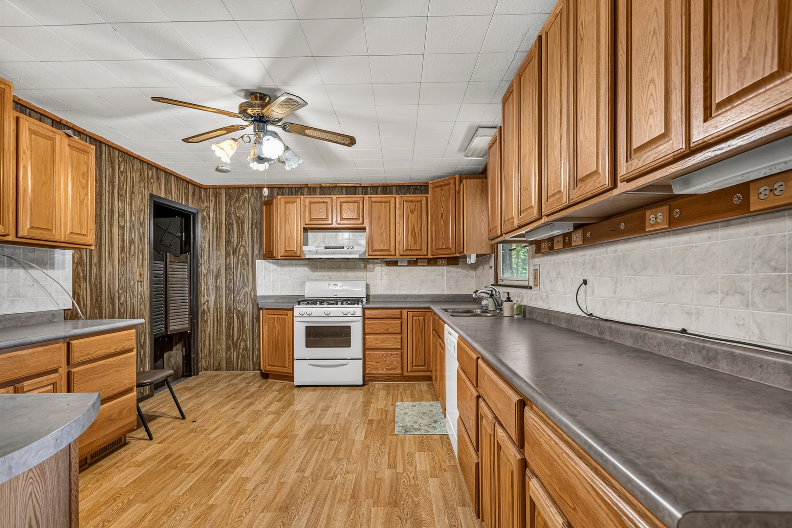 3057 Cr 950 Property Photo 11