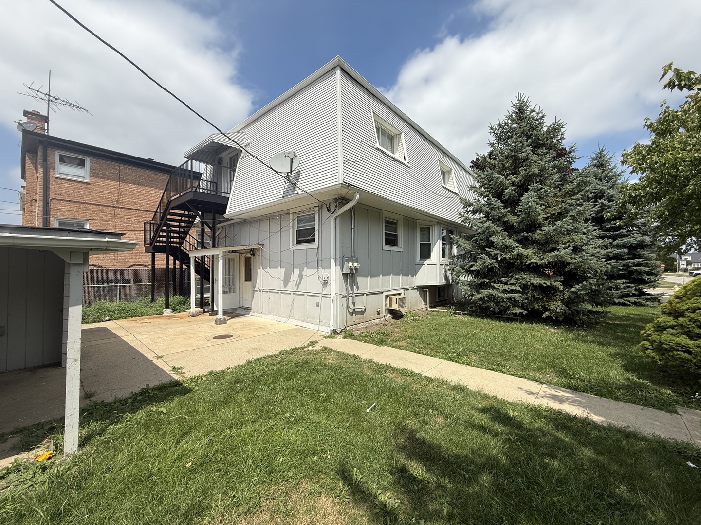 1402 N 16th Avenue Property Photo 2
