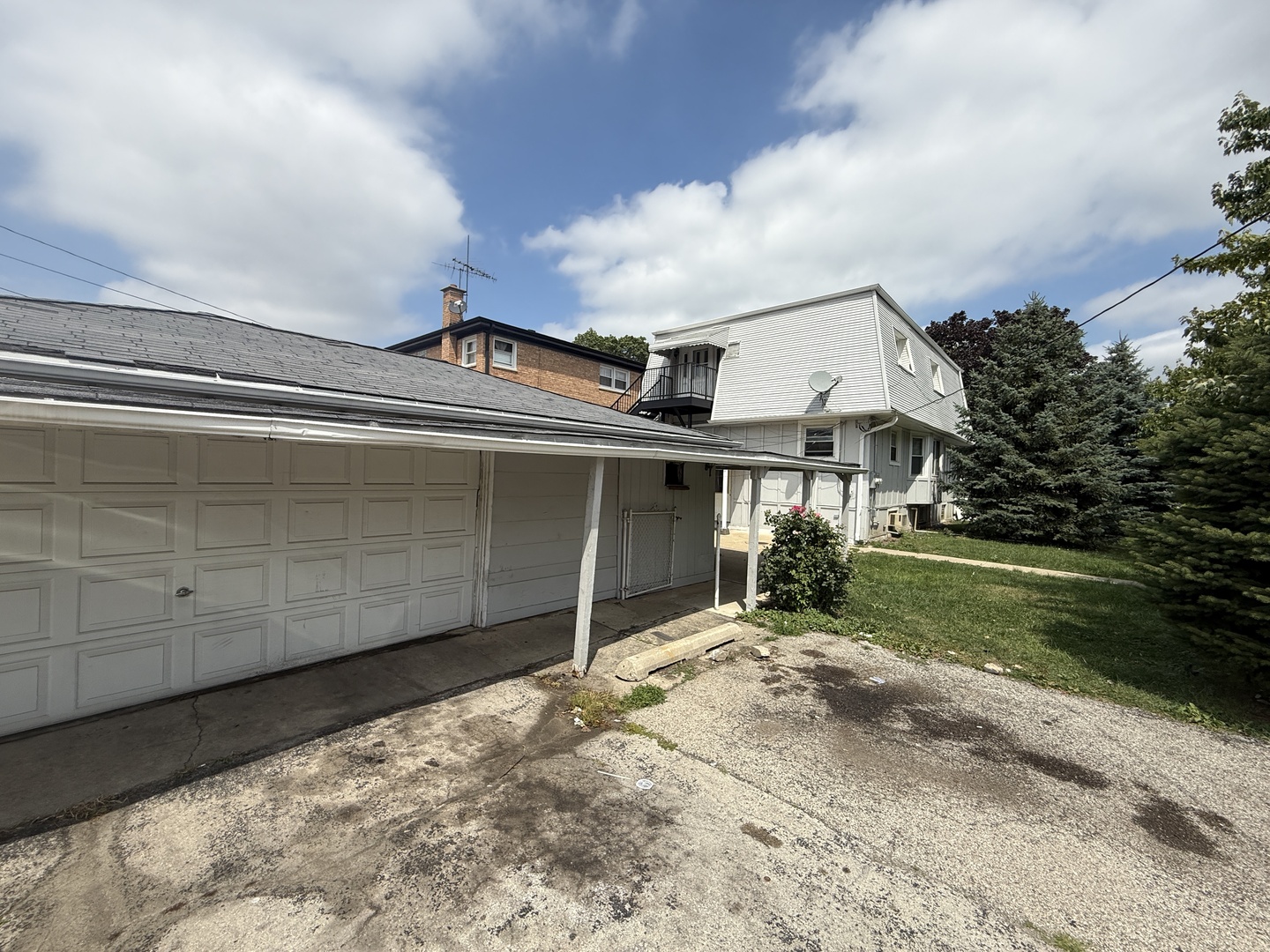 1402 N 16th Avenue Property Photo 4