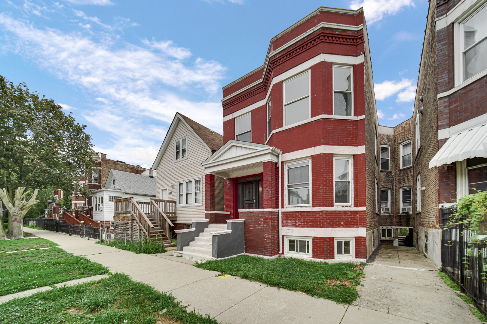 6439 S May Street Property Photo 3