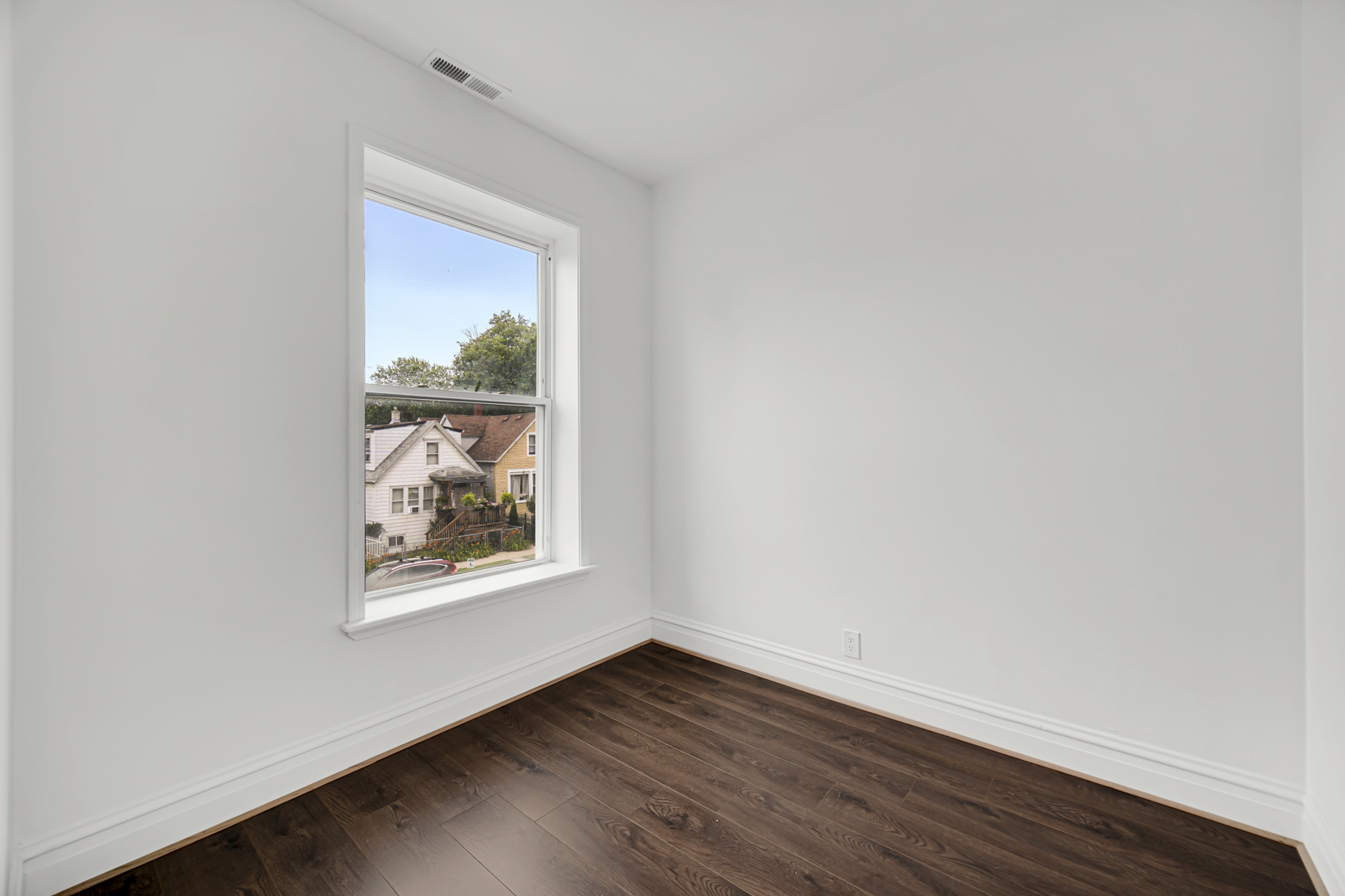 6439 S May Street Property Photo 12