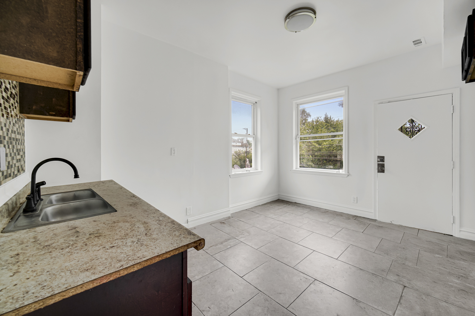 6439 S May Street Property Photo 20