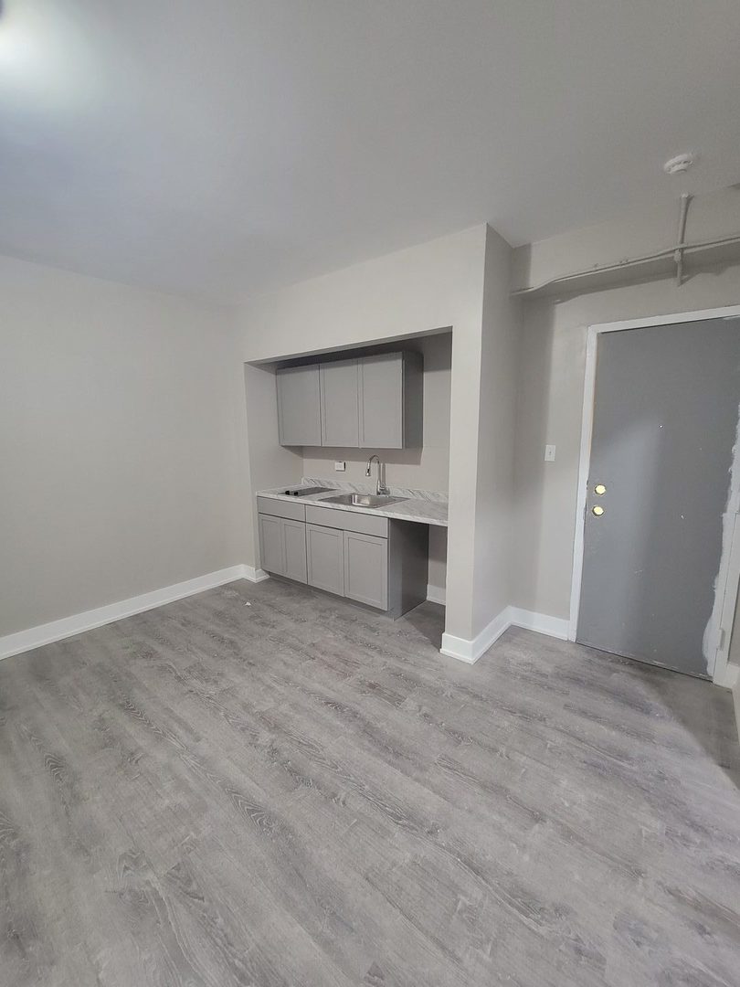 312 N Central Avenue 2 Property Photo 3