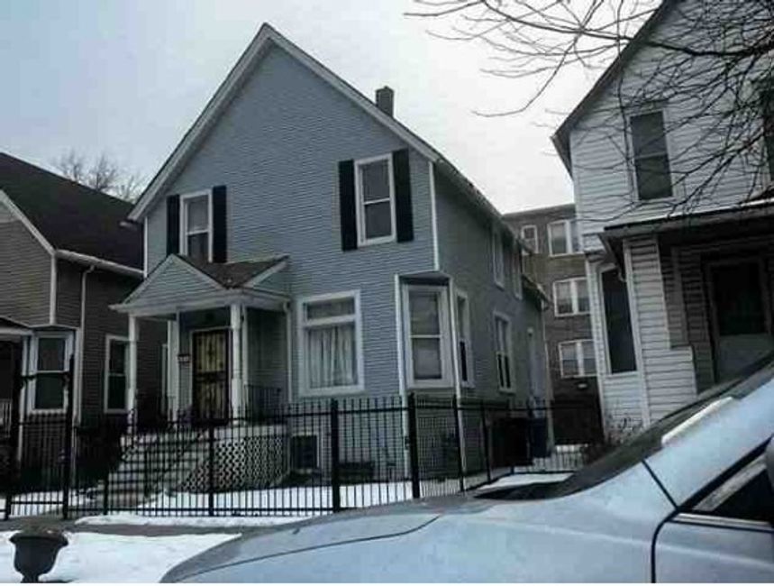 5816 W Fulton Street Property Photo 3