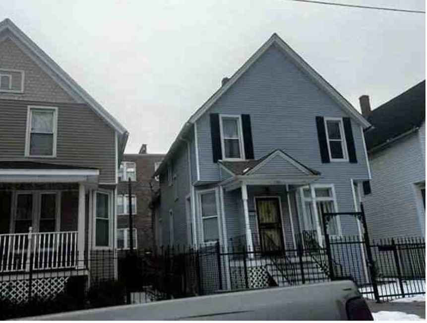 5816 W Fulton Street Property Photo 4