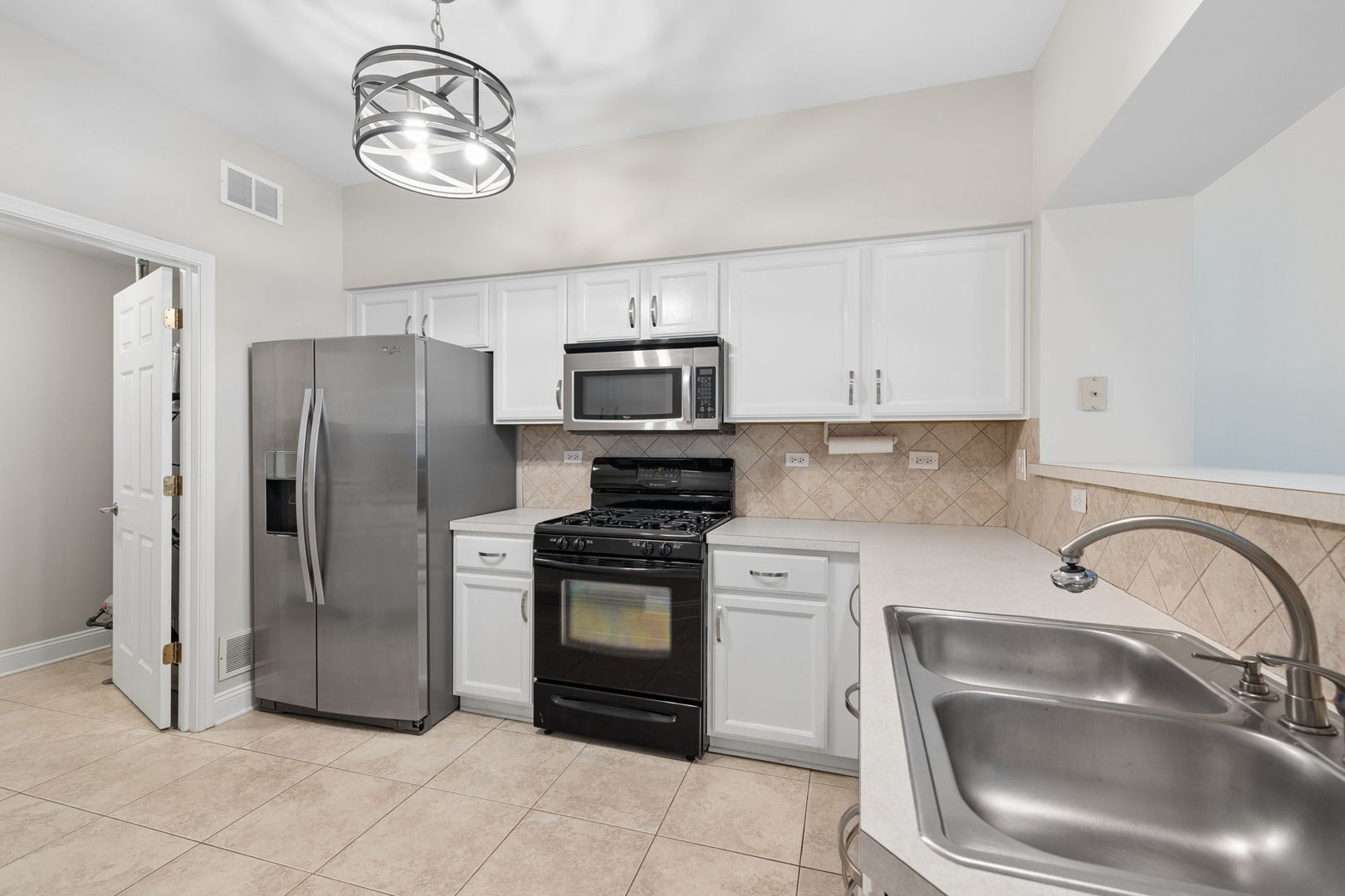 2147 Fulham Drive Property Photo 6