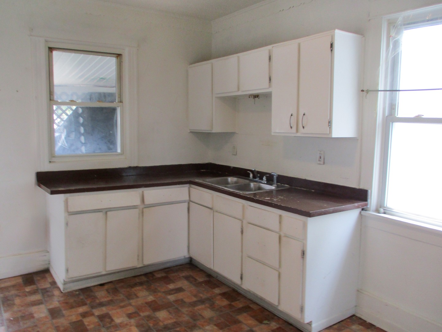 1209 N 22nd Avenue Property Photo 8