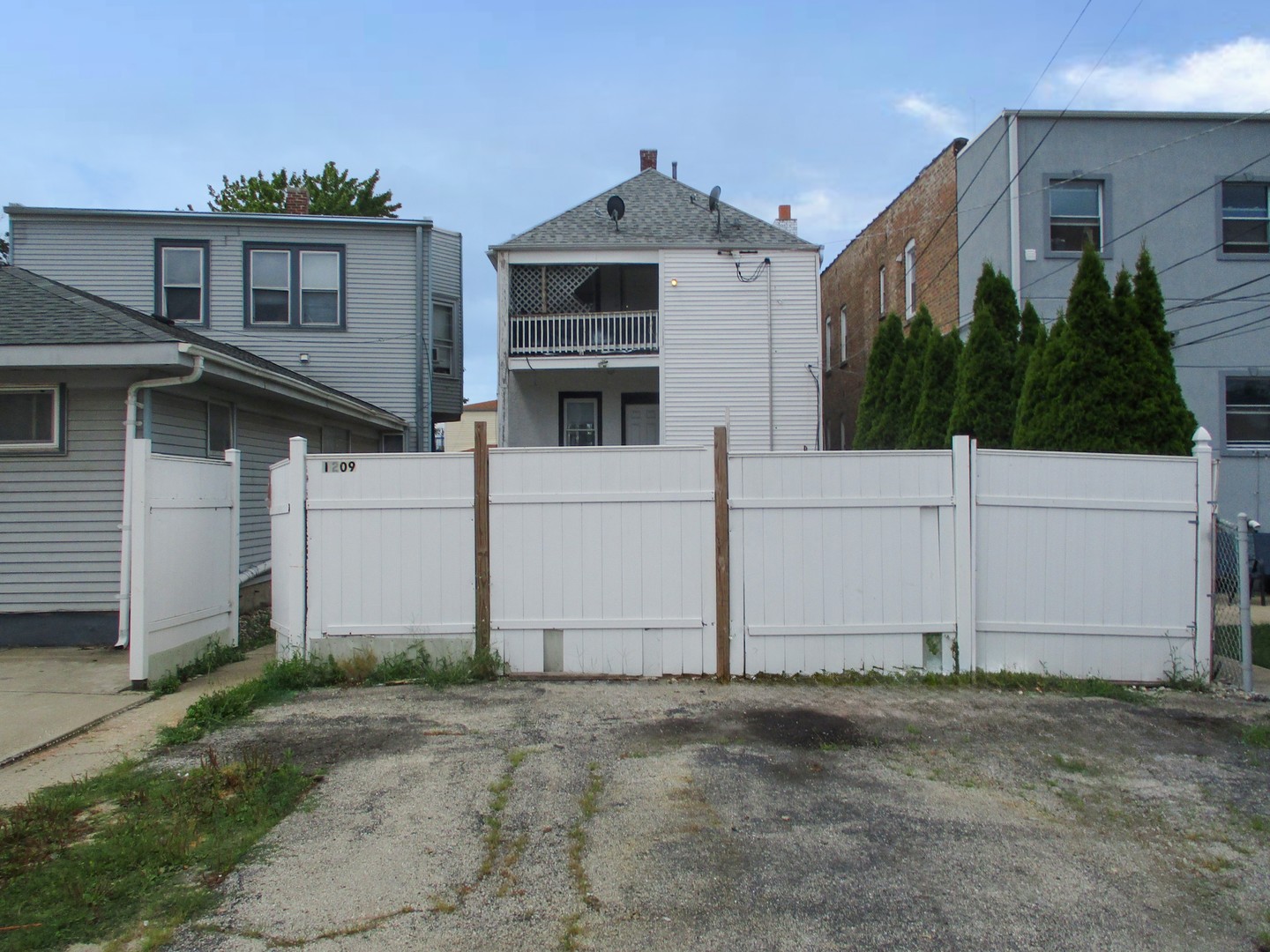 1209 N 22nd Avenue Property Photo 11