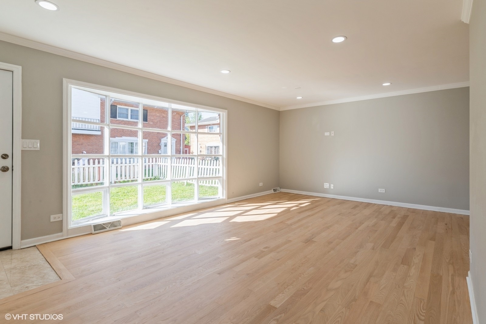 8842 Dee Road B Property Photo 2