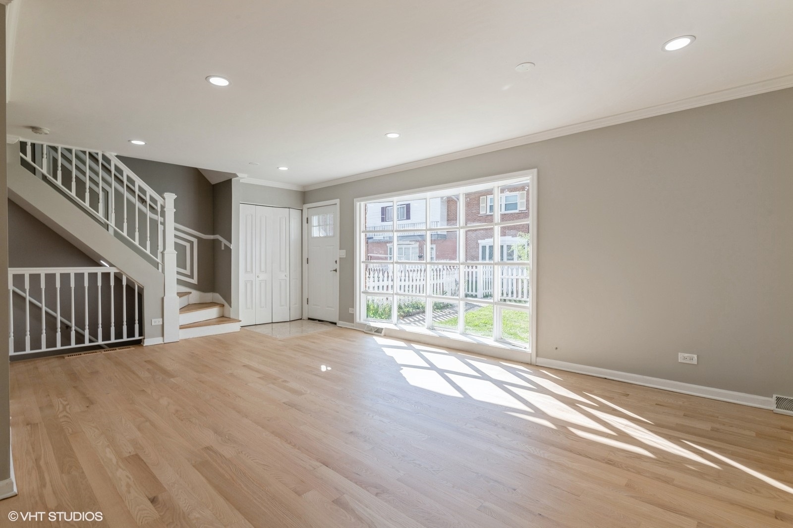 8842 Dee Road B Property Photo 3