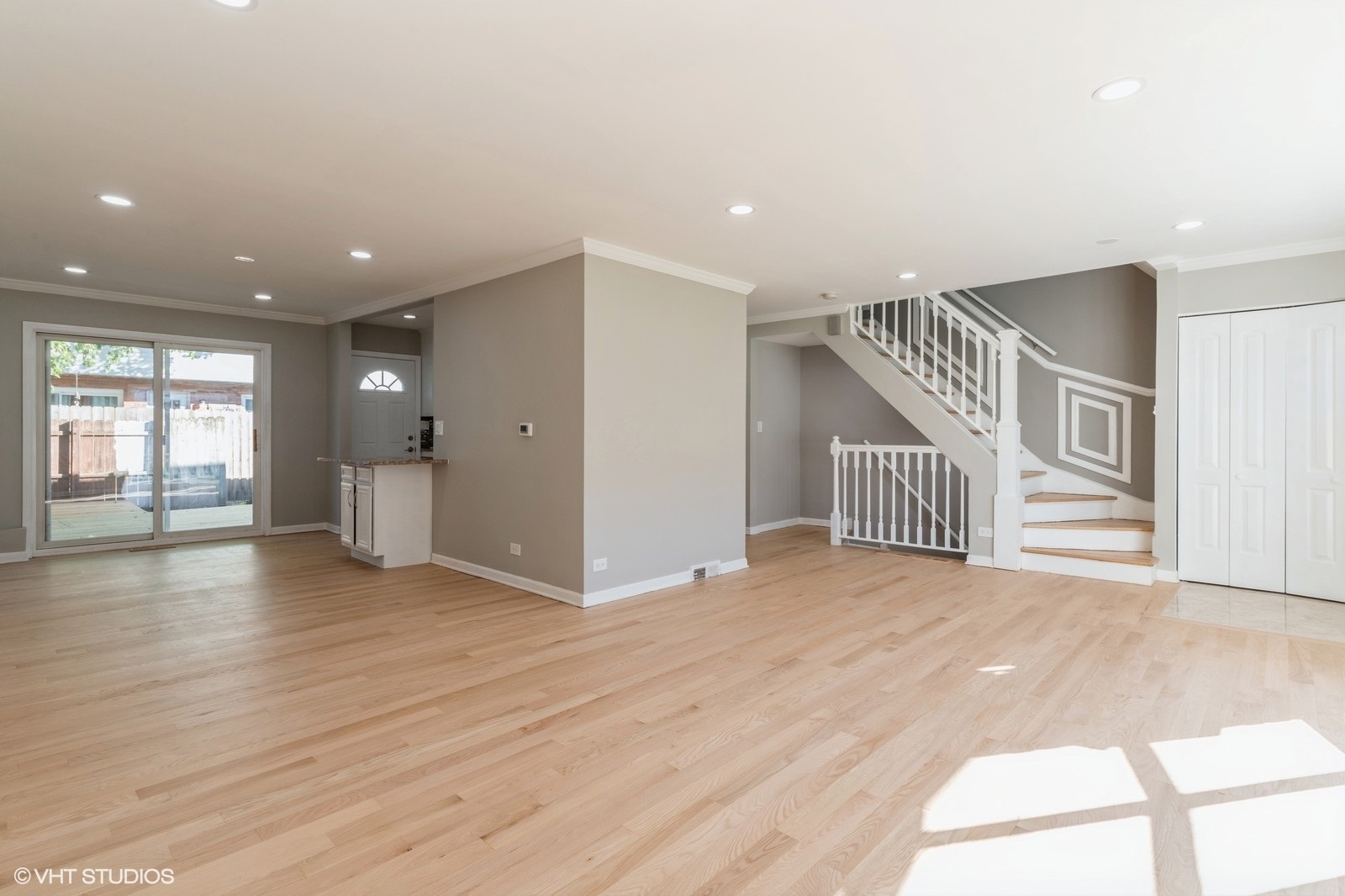 8842 Dee Road B Property Photo 5