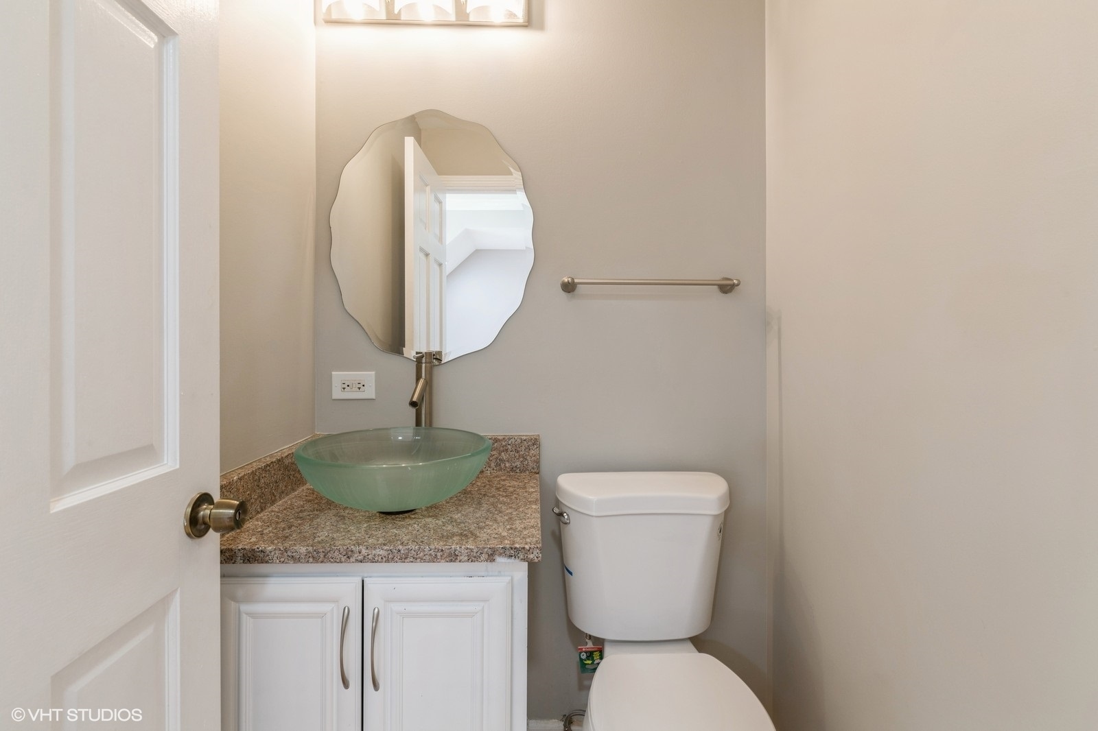 8842 Dee Road B Property Photo 9