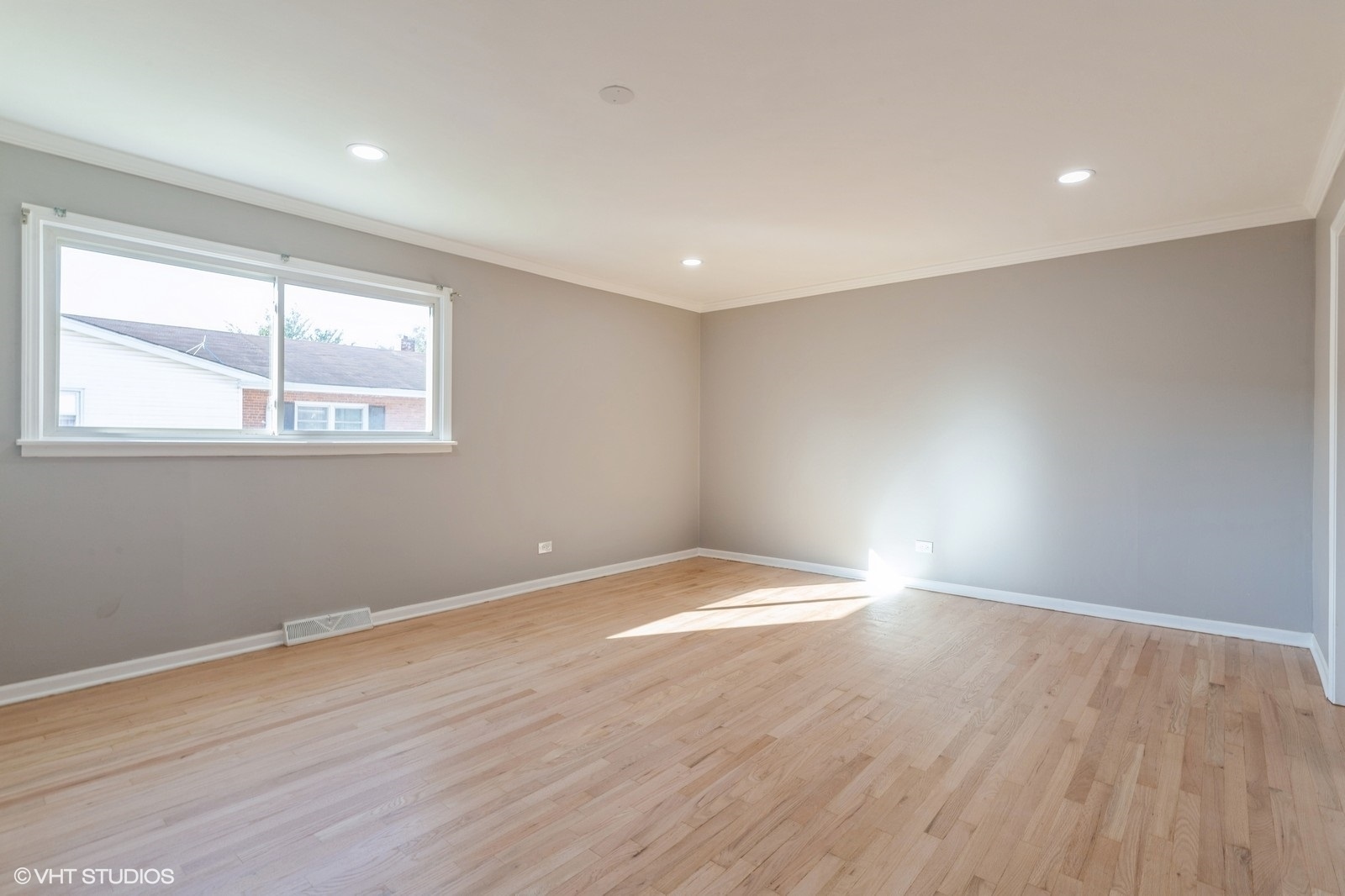 8842 Dee Road B Property Photo 10