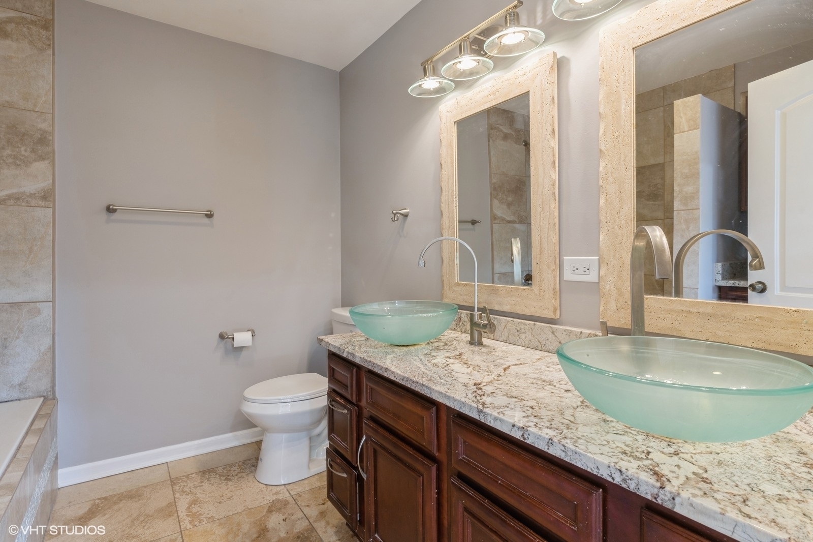 8842 Dee Road B Property Photo 12