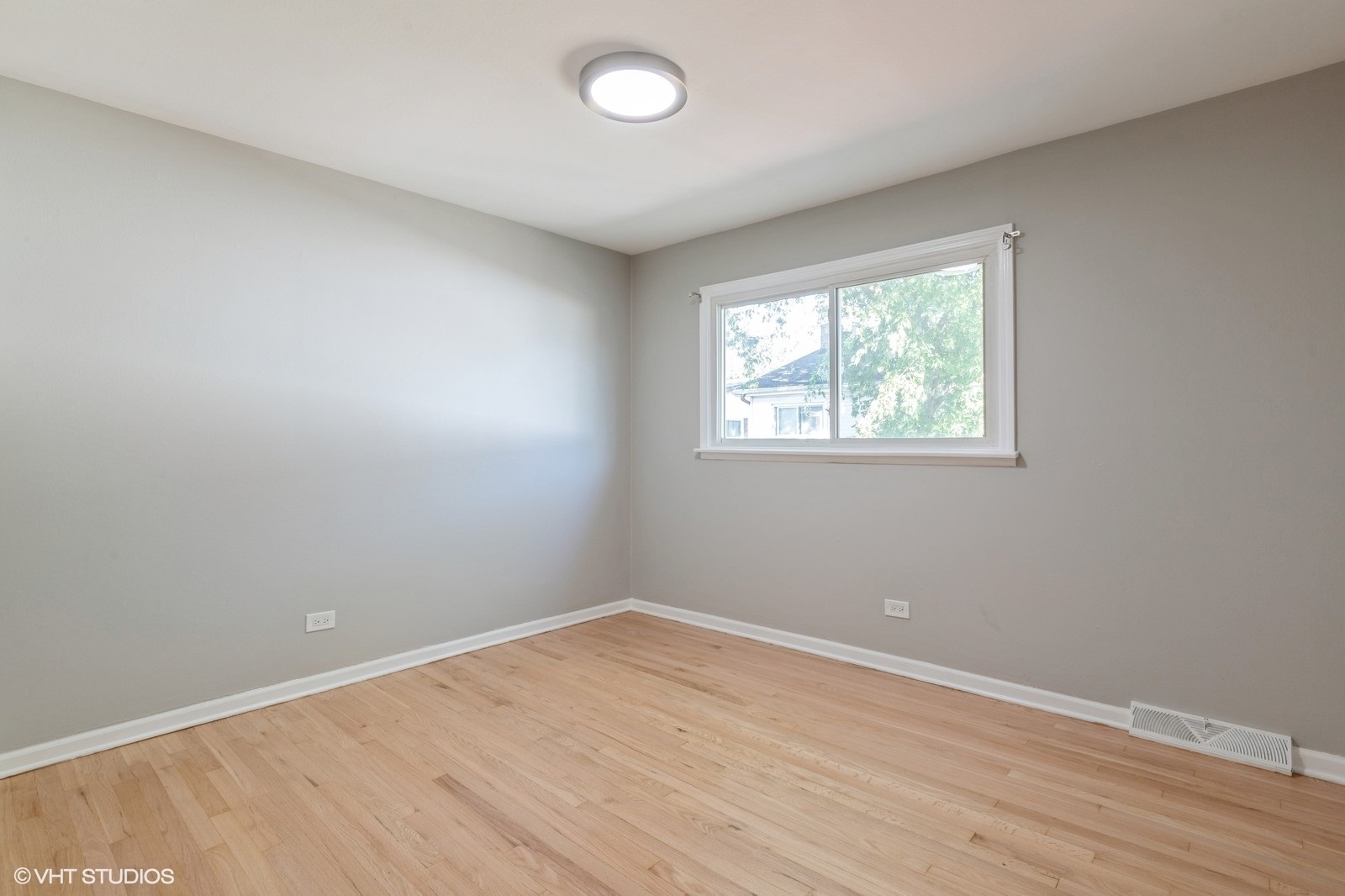 8842 Dee Road B Property Photo 15