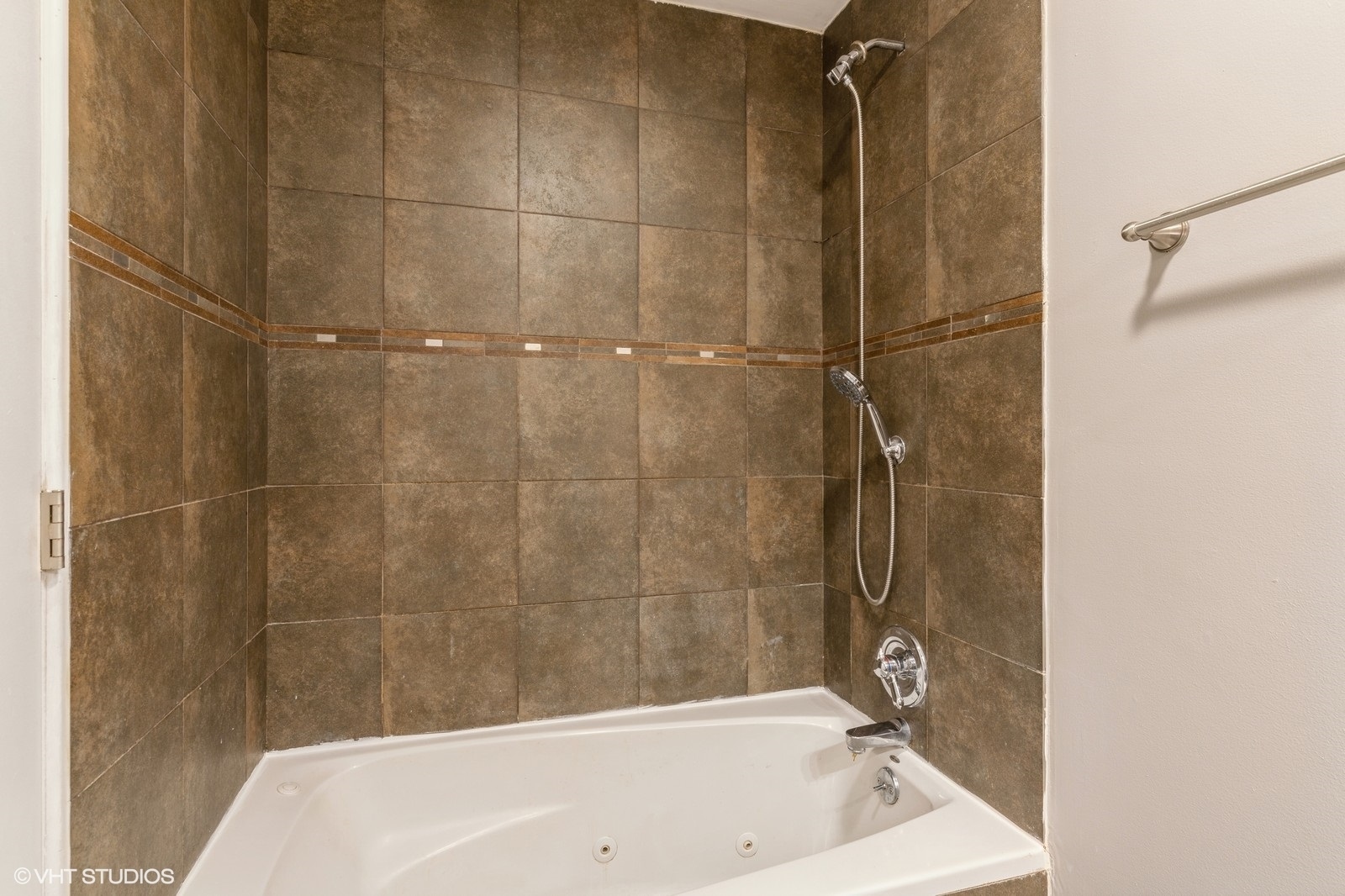 8842 Dee Road B Property Photo 19