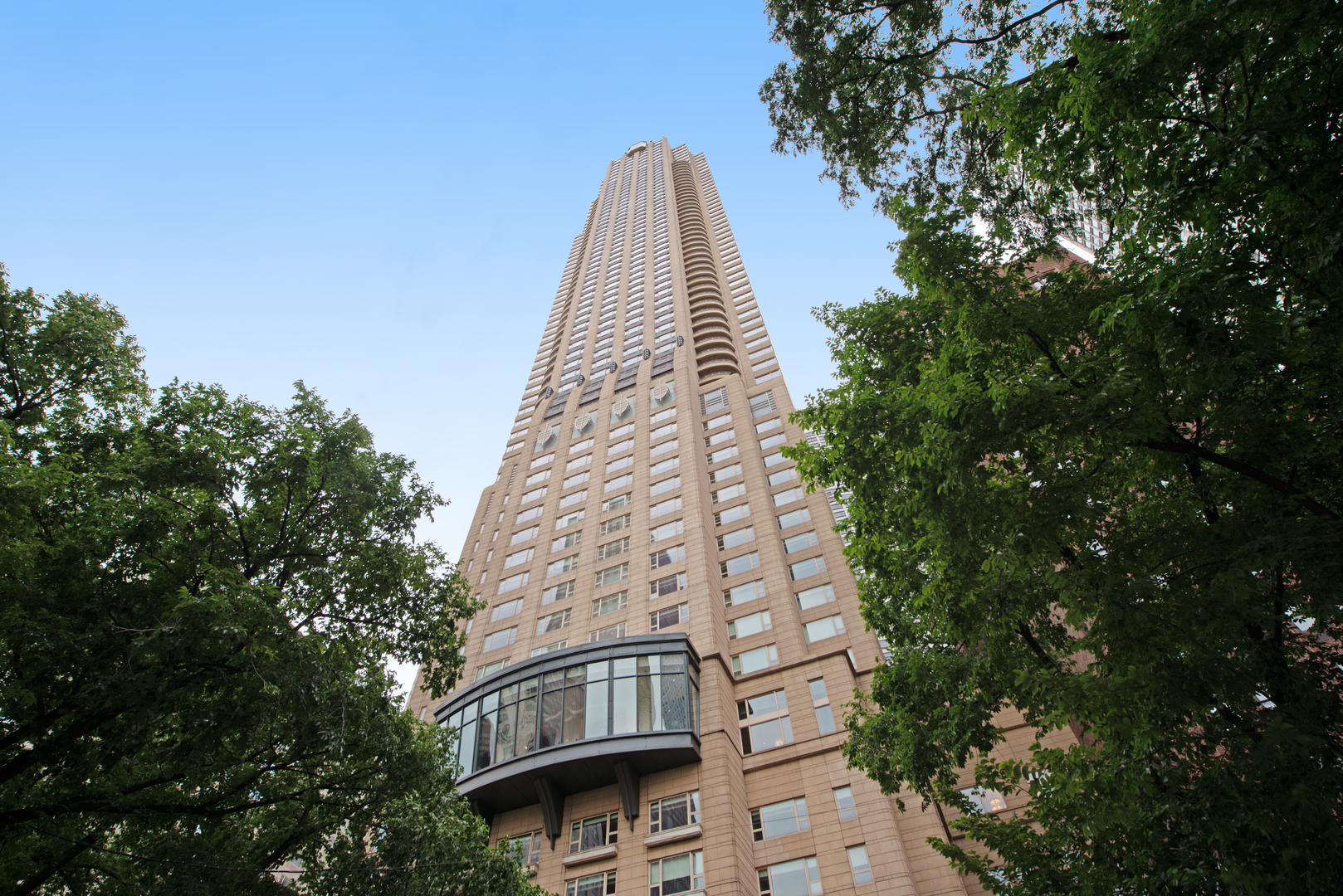 800 N MICHIGAN Avenue 4201 Property Photo 1