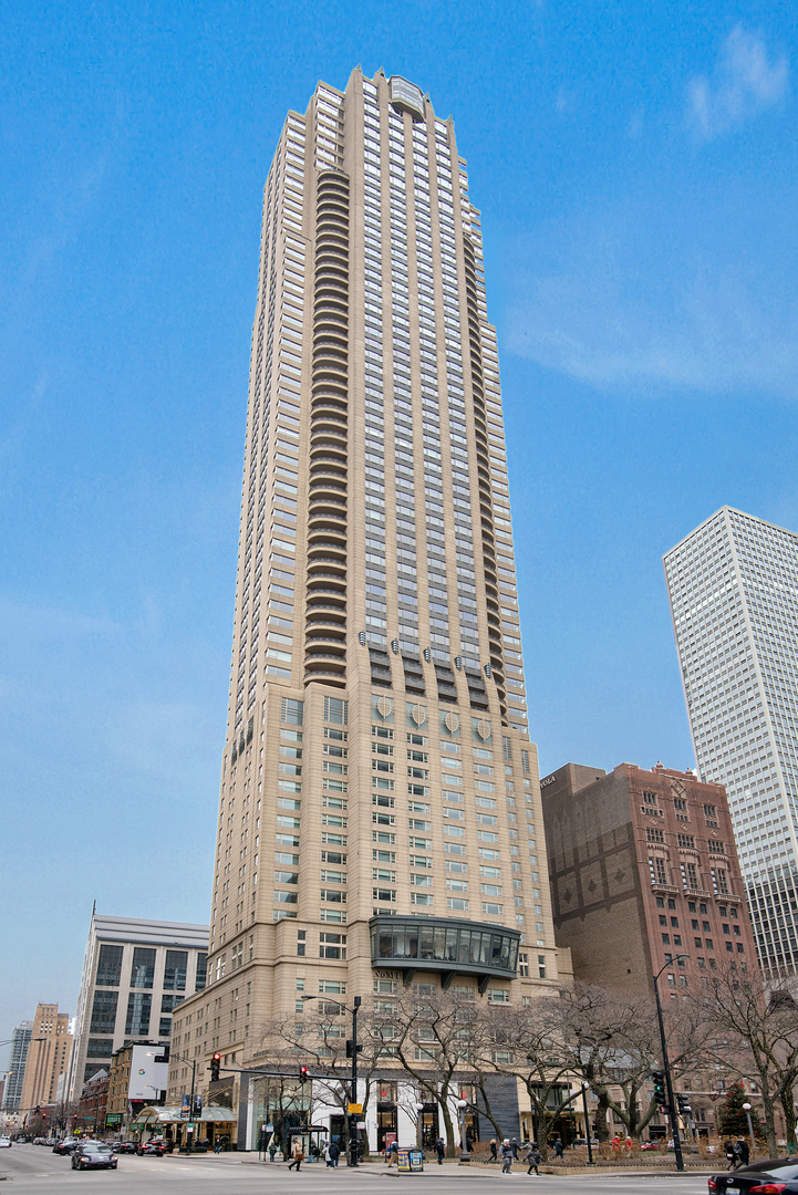 800 N Michigan Avenue 4201 Property Photo 38