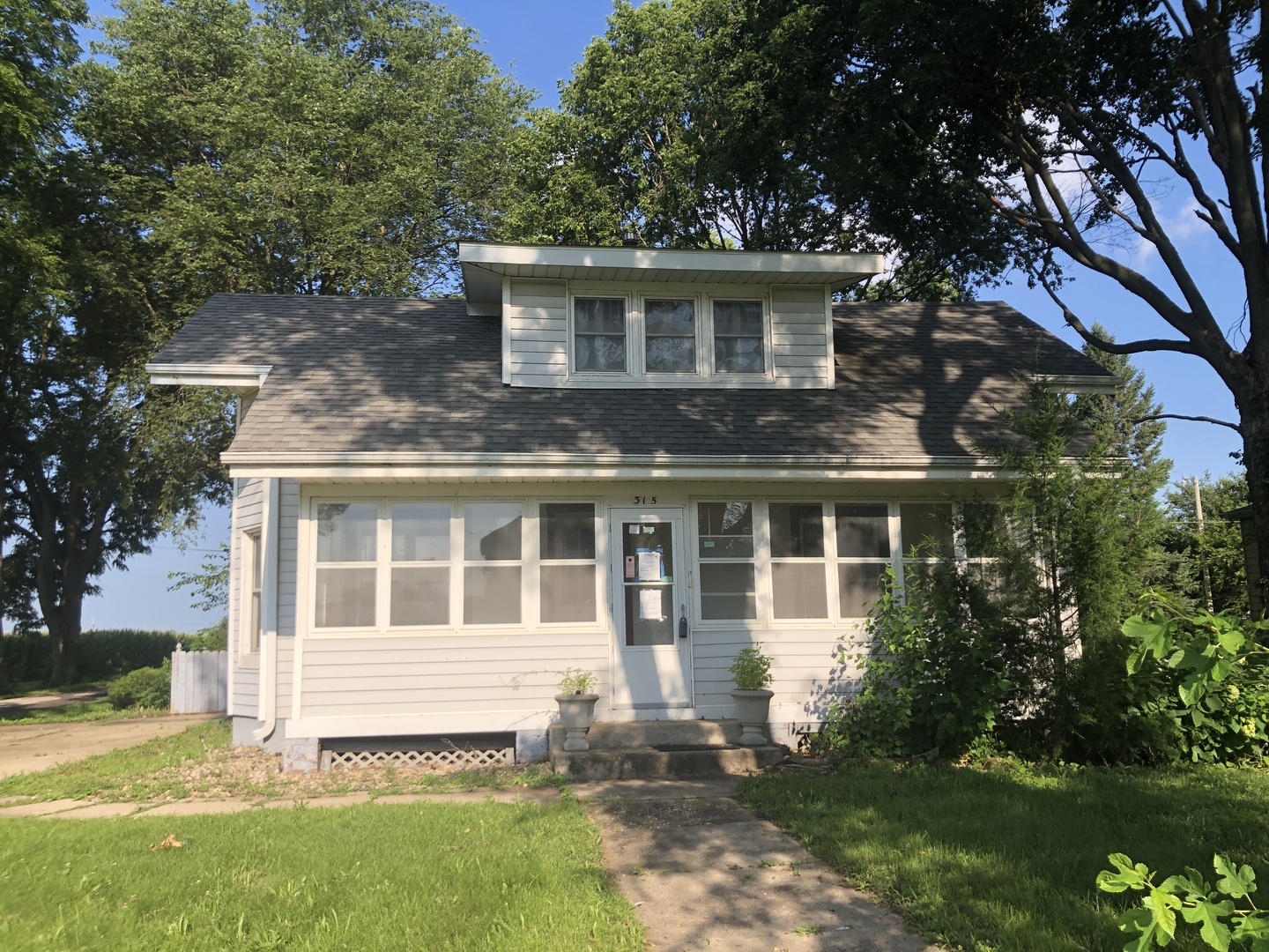 315 S Main Avenue Property Photo 1