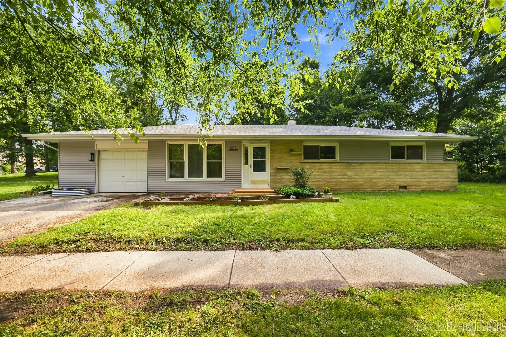 557 Willard Avenue Property Photo 1