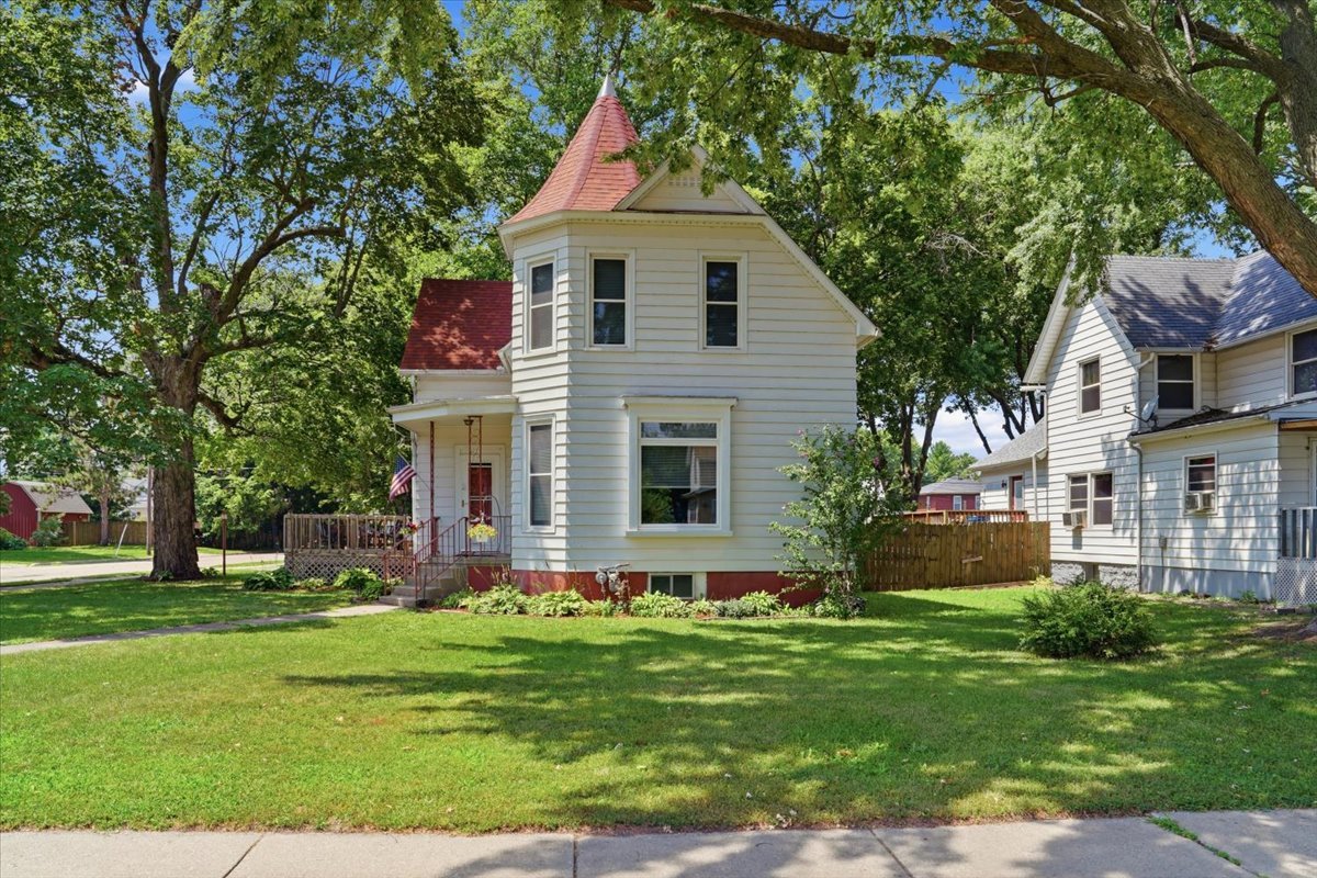 1201 2nd Avenue Property Photo 2