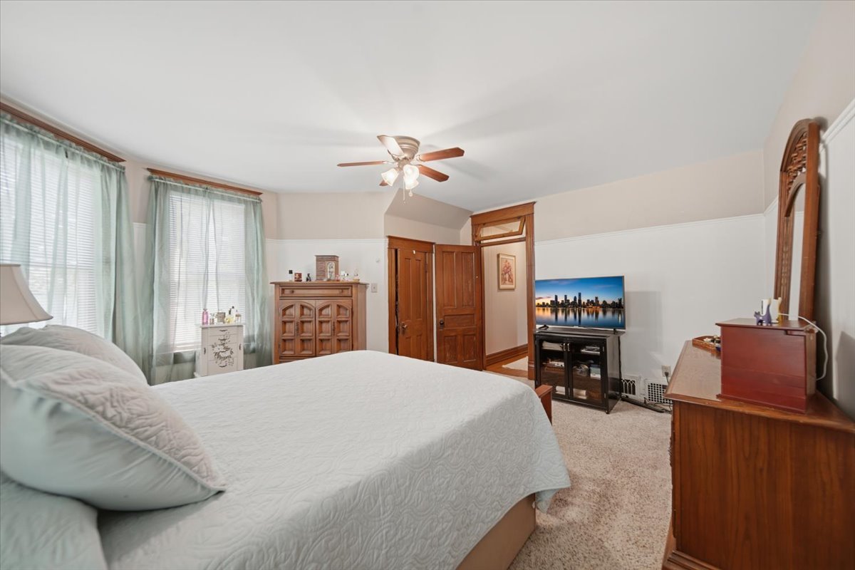 1201 2nd Avenue Property Photo 17