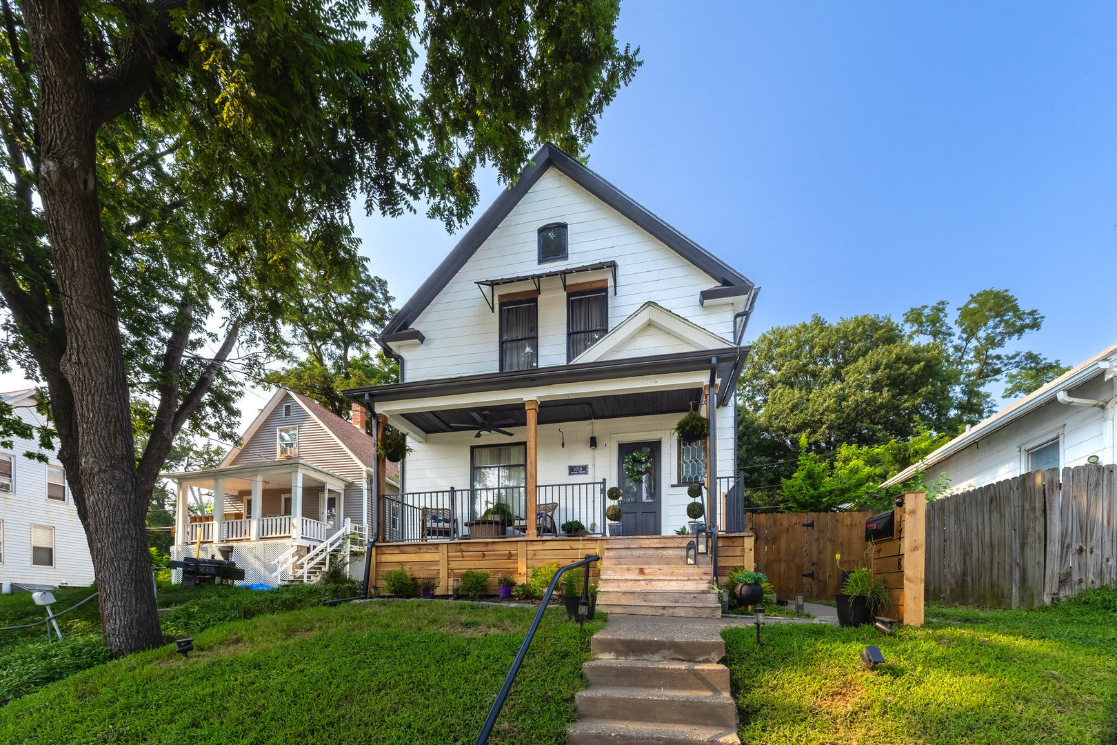 1718 W 9th Street Property Photo 1