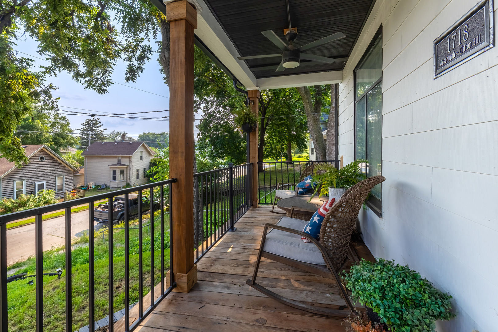 1718 W 9th Street Property Photo 4