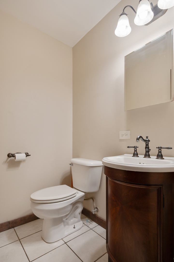 0n555 Pondview Court Property Photo 9