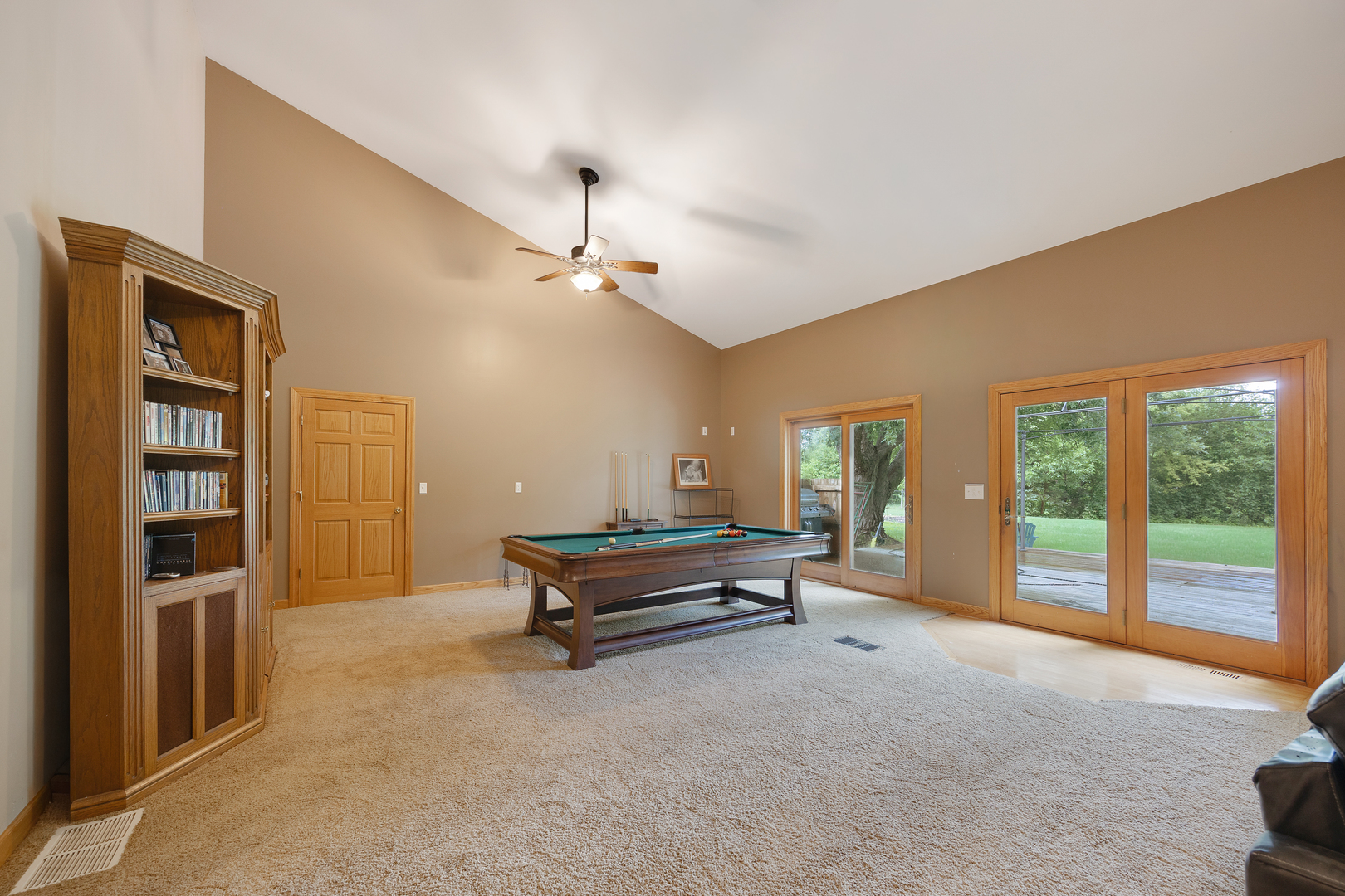 0n555 Pondview Court Property Photo 11