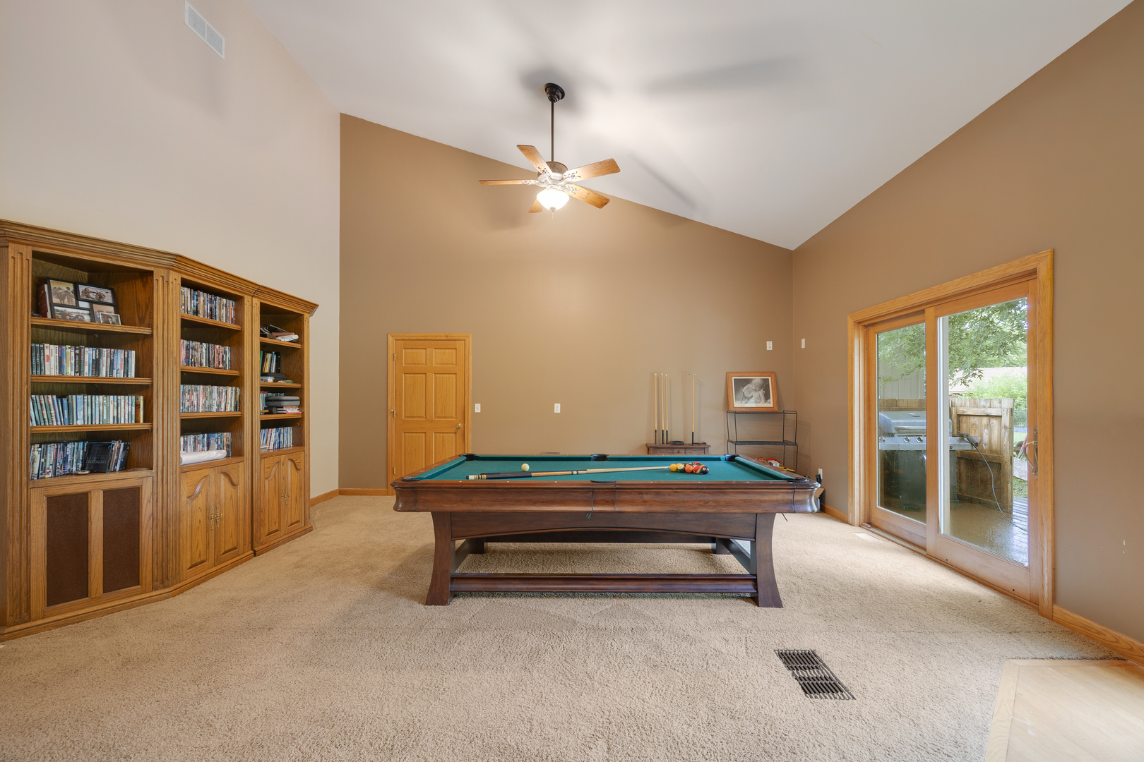 0n555 Pondview Court Property Photo 12