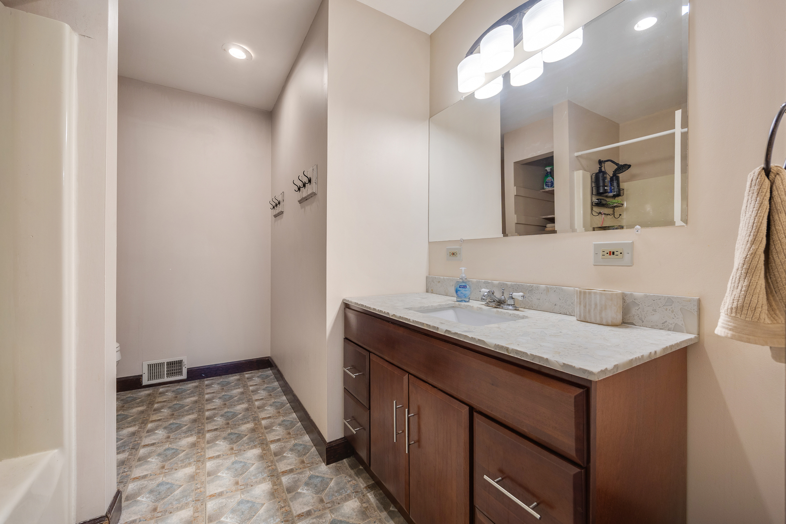 0n555 Pondview Court Property Photo 16