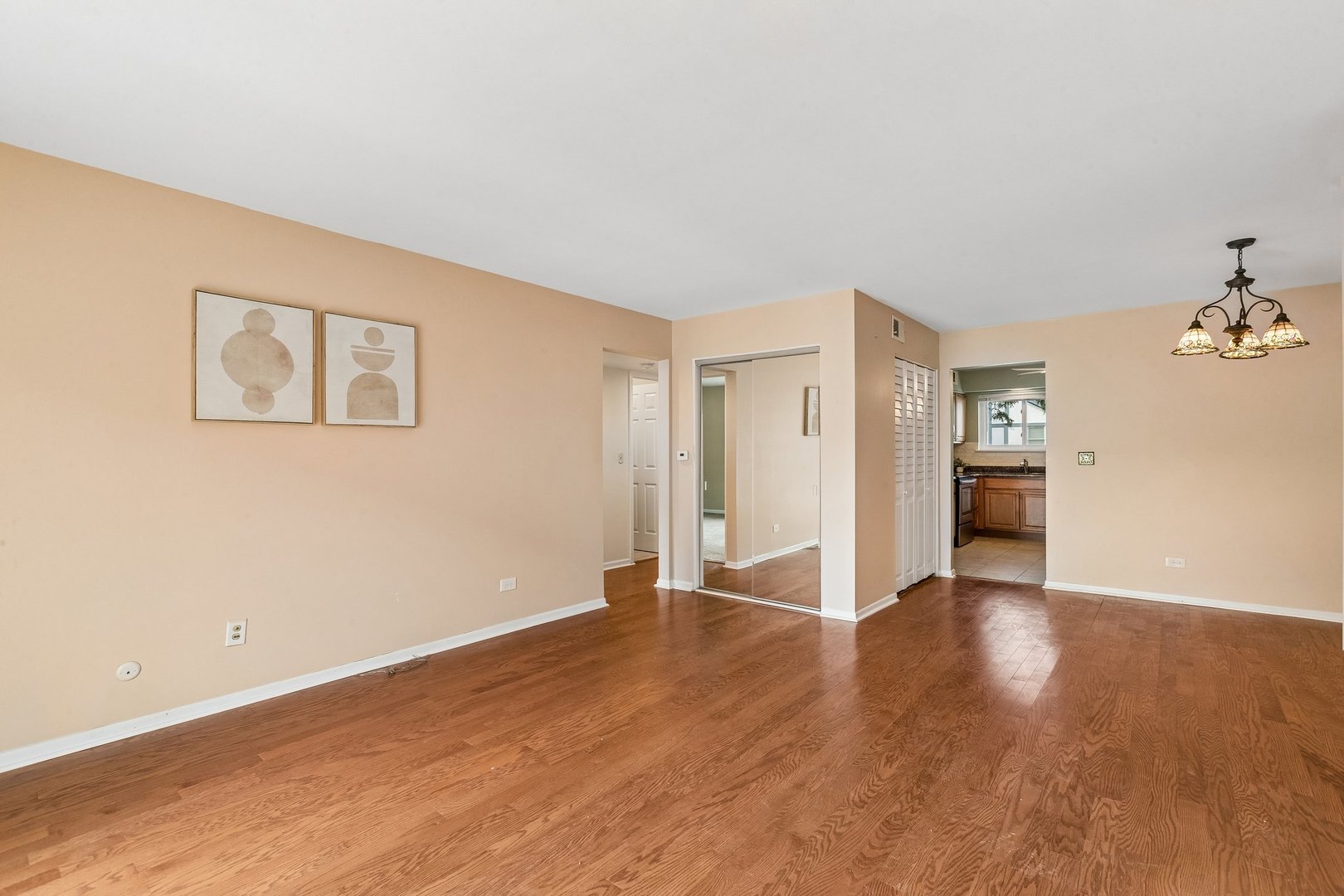 876 S Plum Grove Road 208 Property Photo 7