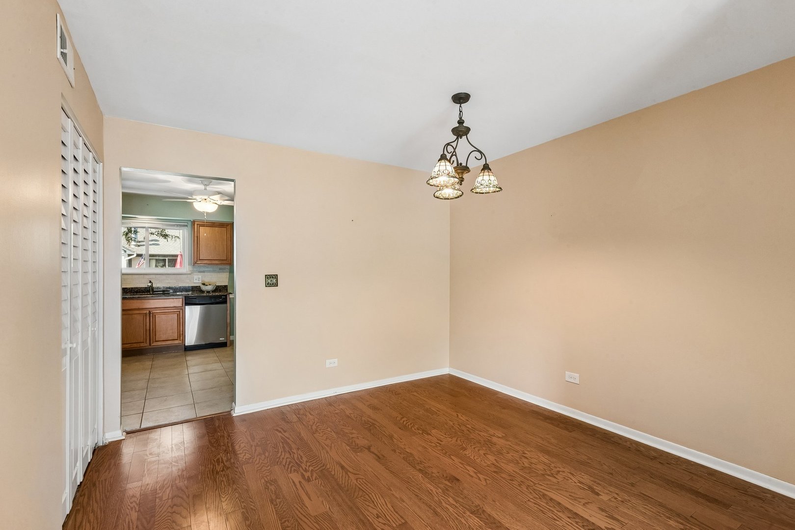 876 S Plum Grove Road 208 Property Photo 8