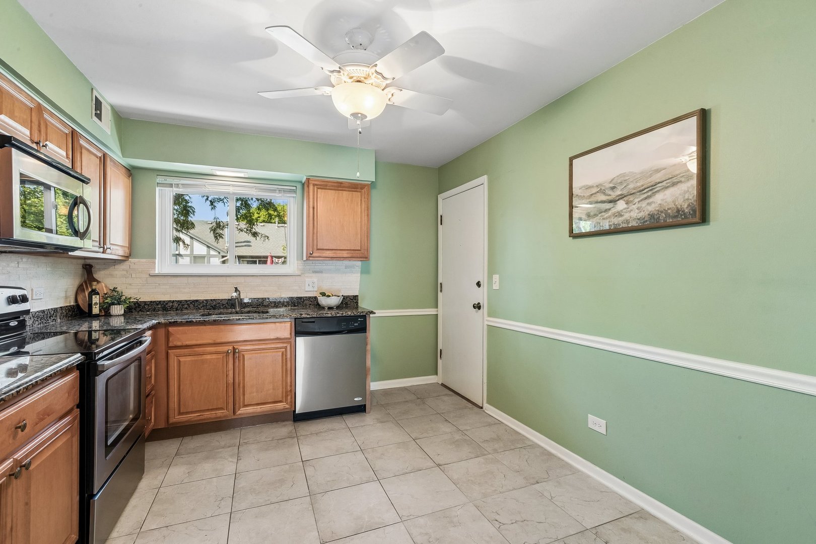 876 S Plum Grove Road 208 Property Photo 12