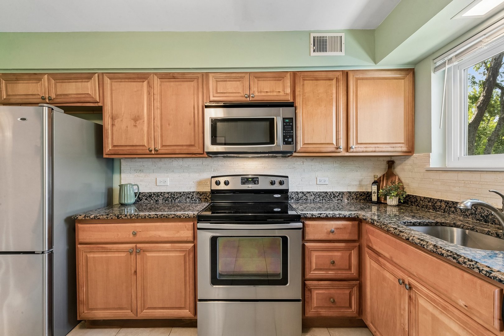 876 S Plum Grove Road 208 Property Photo 14