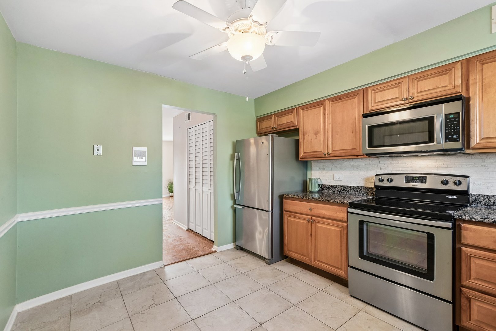 876 S Plum Grove Road 208 Property Photo 15