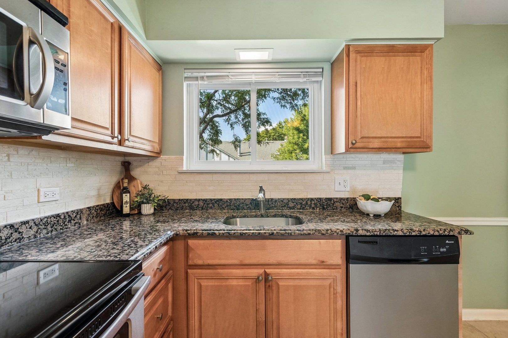 876 S Plum Grove Road 208 Property Photo 16