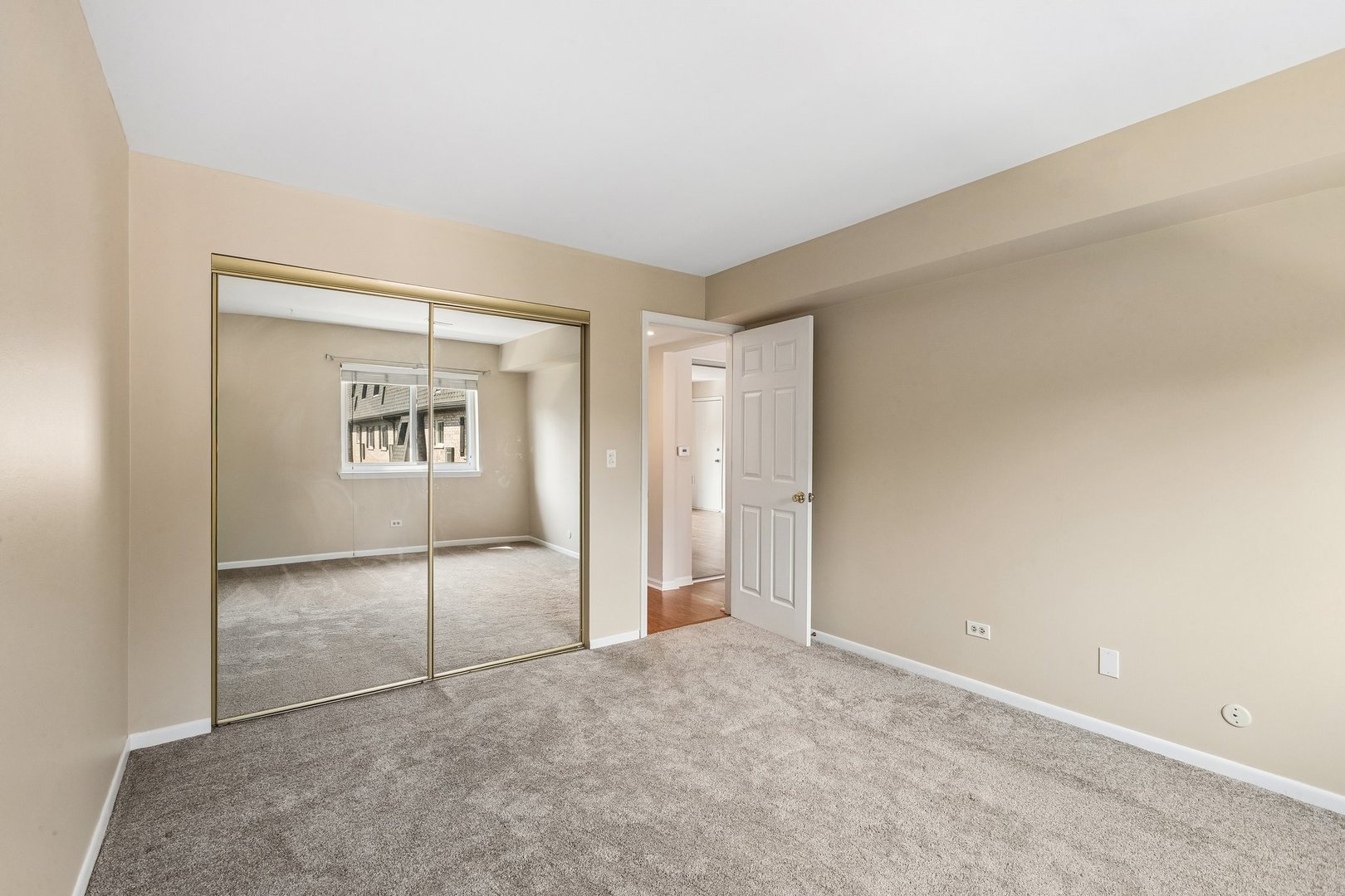 876 S Plum Grove Road 208 Property Photo 19